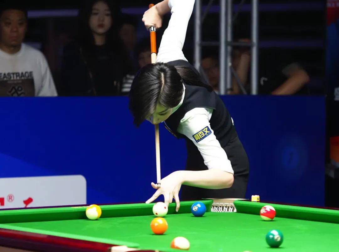 的足球赛场 的足球赛场